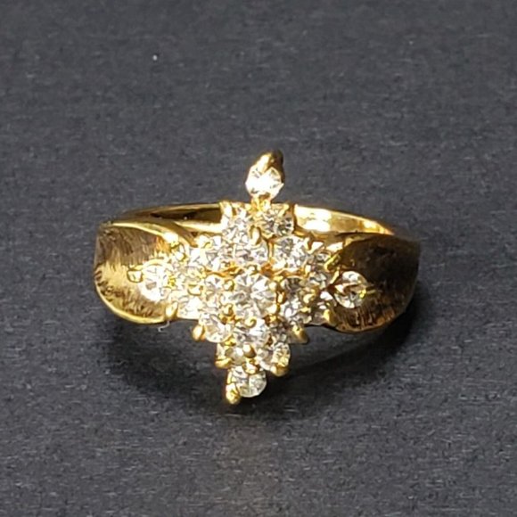 𝗛𝗼𝗺𝗲𝘁𝗶𝗺𝗲𝗠𝗮𝗿𝗸𝗲𝘁𝗽𝗹𝗮𝗰𝗲.𝗰𝗼𝗺™ Jewelry - Vintage Ladies Cocktail Ring Size 8